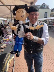 De Haagse Ballonnenboer en Hans Harla ballonfiguur"