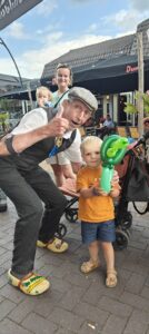 Voorthuizen braderie met de Haagse Ballonnenboer"