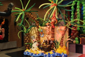 Beleef het onbewoonde eiland van ballonnen door de Haagse Ballonnenboer"