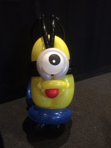 Minions bij de Haagse ballonnenboer als ballonfiguur