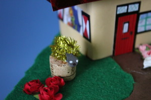 Stekeltje op zijn surprise doos gemaakt door Sinterklaas en zijn zwarte Pieten